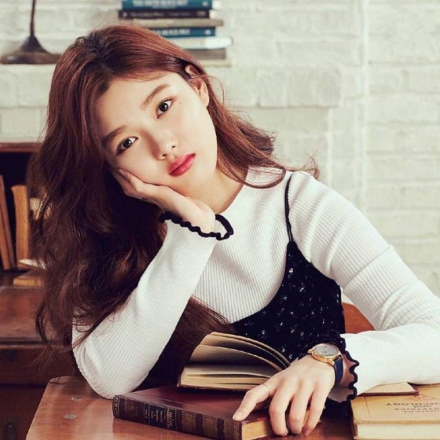 Review chì kẻ mày Innisfree – Dòng sản phẩm làm đẹp Hót Hòn Họt dành cho phái đẹp 8 Diễn viên Kim Yoo Jung sử dụng Innisfree Skinny Brow Pencil Urban Rrown