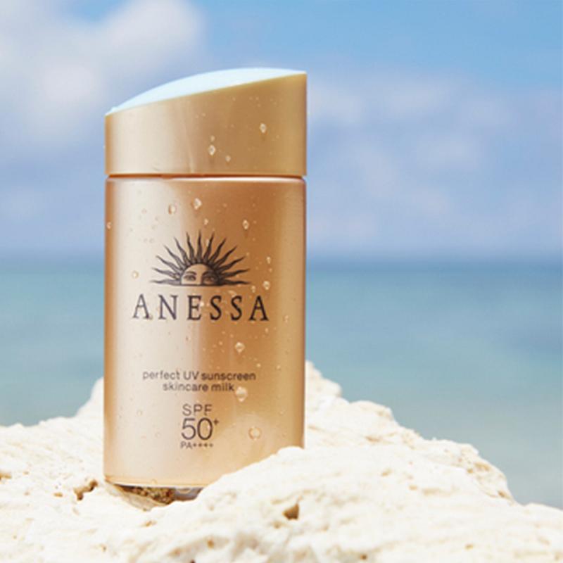 Review kem chống nắng Anessa tốt nhất cho các bạn gái 7 Anessa Perfect UV sunscreen Skincare Milk