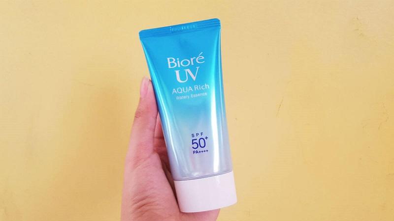 Top 10 kem chống nắng cho da khô chị em nhất định không nên bỏ lỡ 6 Biore UV Aqua Rich Watery Essence SPF50+/ PA++++