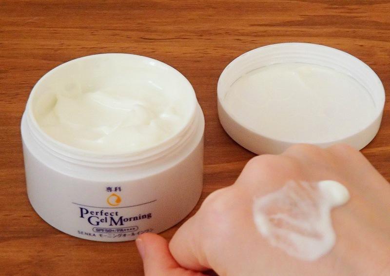 Review kem chống nắng Senka – Chàng kỵ sĩ tài bảo vệ làn da trắng sáng và khỏe mạnh 9 Chất gel dễ thẩm thấu lên da khi sử dụng