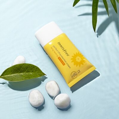 Review 7 kem chống nắng cho da khô chị em nhất định không nên bỏ lỡ 2025