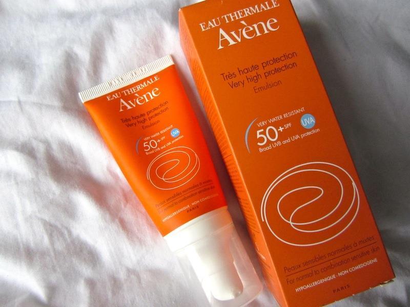 Top 10 kem chống nắng cho da nhạy cảm có thể bạn chưa biết 2 Avène Eau Thermale Très Haute Protection Very High Protection Emulsion SPF 50+