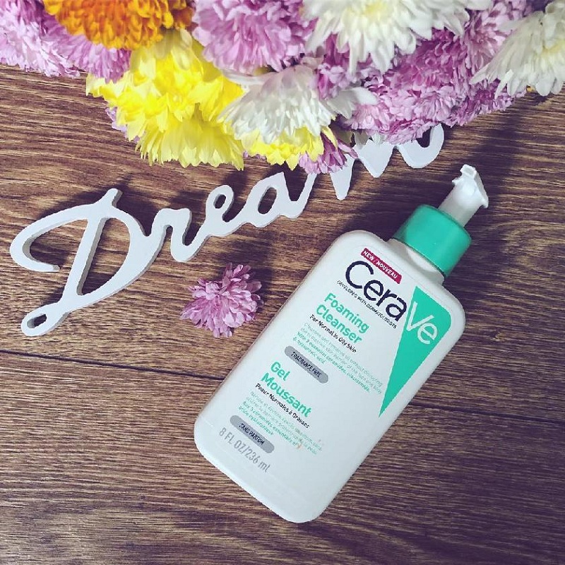 Review sữa rửa mặt CeraVe Foaming Facial Cleanser - dành cho da nhờn 1 Sữa rửa mặt dành riêng cho làn da dầu nhạy cảm