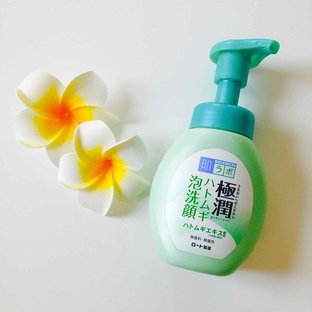 Cảm nhận khi sử dụng sữa rửa mặt cho da nhờn Hada Labo Gokujyun Hatomugi Foaming Cleanser