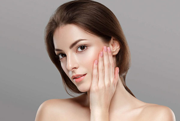 Dùng phấn nước Innisfree cho da nào phù hợp? 5 Phấn Nước Innisfree Long Wear Cover Cushion tạo một lớp mỏng trên bề mặt, giúp da căng bóng và mịn màng