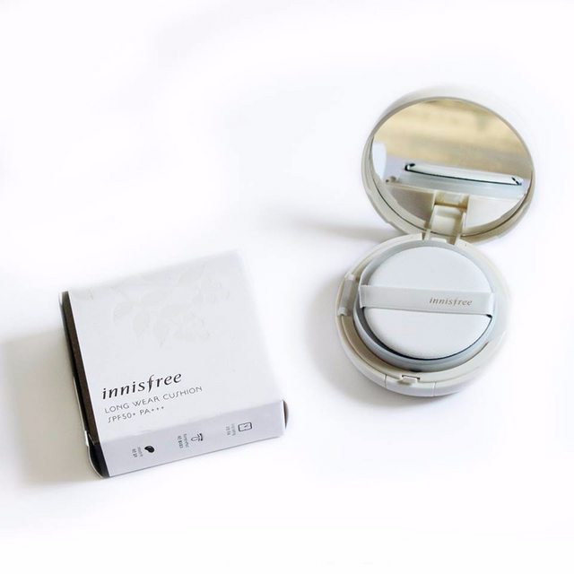Dùng phấn nước Innisfree cho da nào phù hợp? 1 Phấn nước INNISFREE Long Wear Cushion là sản phẩm dạng kem nền với khả năng kiểm soát lượng dầu và mồ hôi tối ưu cực kì phù hợp cho da dầu hoặc da hỗn hợp dầu.