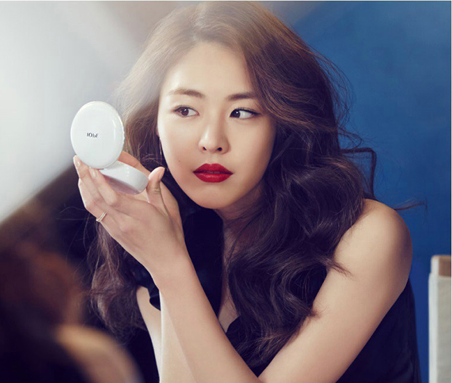 Review top 10 phấn nước càng dùng da càng đẹp mịn 18 Phấn nước iOPE Air Cushion