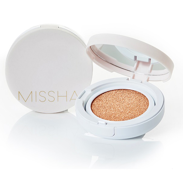 Review top 10 phấn nước càng dùng da càng đẹp mịn 11 Missha M Magic Cushion Cover Lasting SPF 50+ bao gồm phức hợp khoáng chất thiên nhiên cùng chiết xuất thực vật tăng cường độ dưỡng da.
