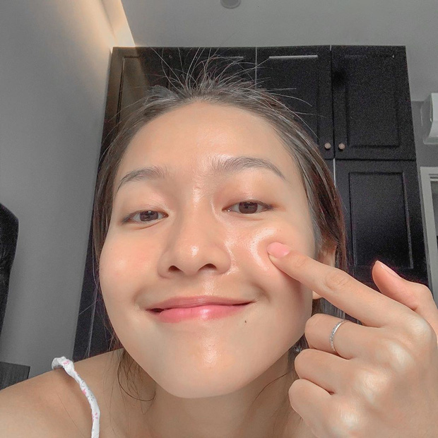 Dùng phấn nước Innisfree cho da nào phù hợp? 3 Innisfree Cushion Case cũng là sản phẩm được phản hồi tích cực từ sao Việt sau khi sử dụng qua
