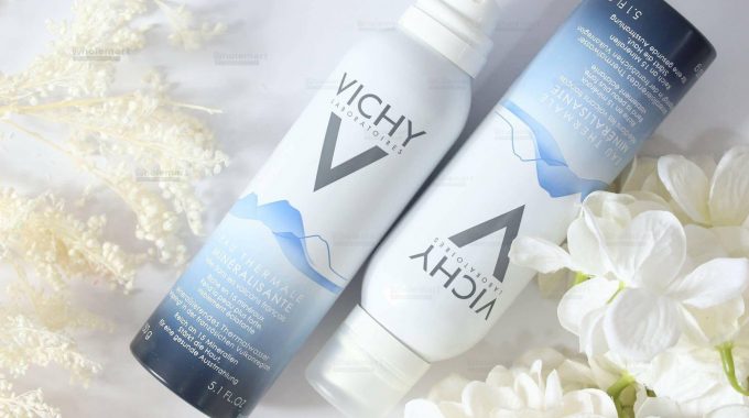 Review xịt khoáng Vichy - Đánh giá về khả năng kháng viêm, chống mụn của sản phẩm 1 Mẫu thiết kế hình trụ đơn giản và sang trọng