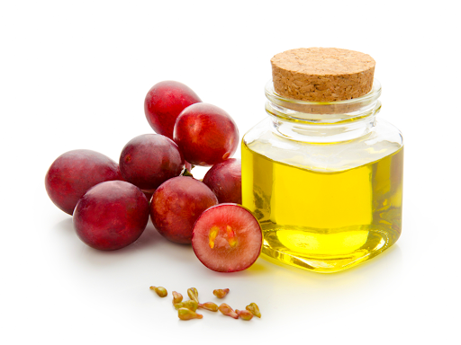 Review xịt khoáng Caudalie có tốt không? Phù hợp với loại da nào? 5 Có hàm lượng lớn Omega 6 và Vitamin E từ dầu hạt Nho