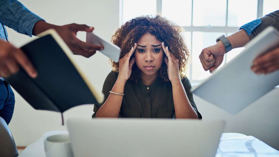 Cách phân biệt các loại da và hướng dẫn chăm sóc đúng cách 14 Khi bị stress sẽ phát sinh ra nội tiết tố kích hoạt tuyến bã nhờn sản xuất ra nhiều dầu