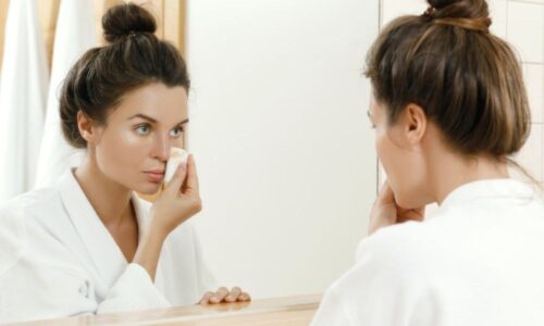 Review 13 nước tẩy trang được nhiều khuyên dùng 2025