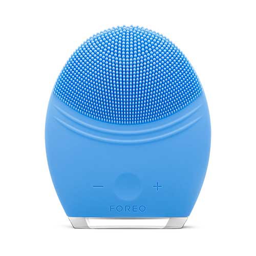 Review 7 máy rửa mặt Foreo “hot” nhất hiện nay