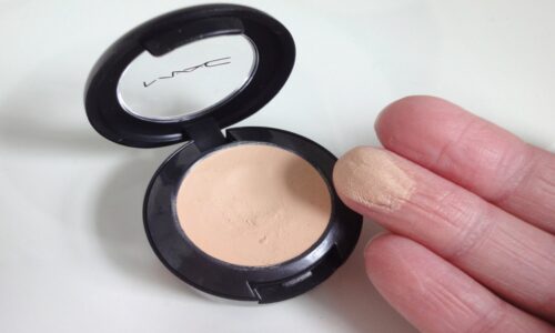 Review 4 loại kem che khuyết điểm MAC được hội bạn gái ưa chuộng 2025