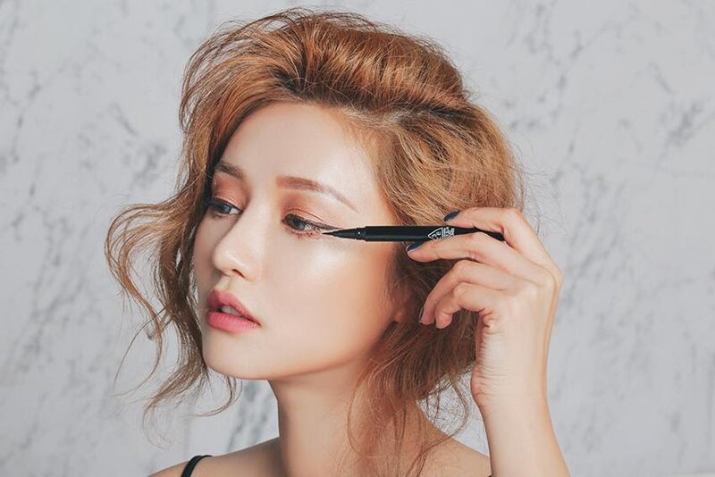 Gel kẻ mắt giúp đường kẻ eyeliner sắc nét