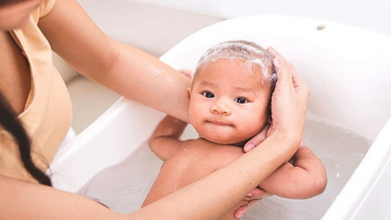 Sữa tắm Johnson Baby có tốt không? Khám phá ngay để biết! 4 Sữa tắm nhiều bọt chưa chắc đã tốt