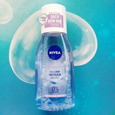 Review 6 nước tẩy trang cho da mụn mà chị em hay dùng 2025