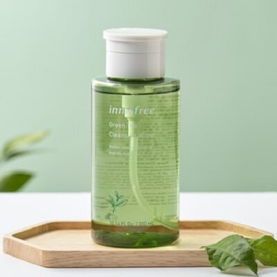 Review 6 nước tẩy trang cho da mụn mà chị em hay dùng 2025