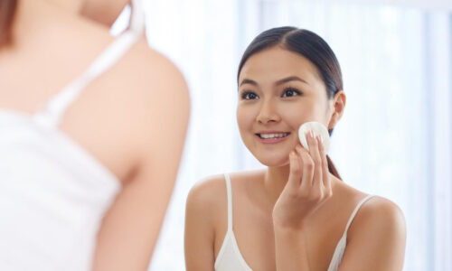 Review 7 nước hoa hồng cho da mụn đáng mua nhất 2025
