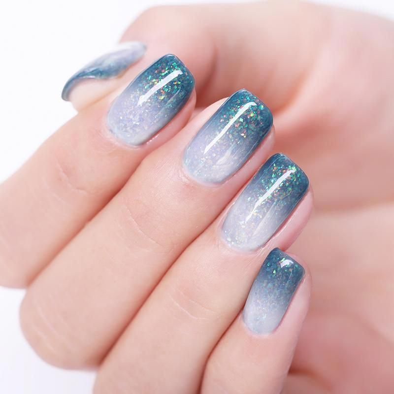 Nail xanh ombre kim tuyến độc lạ cho chị em 