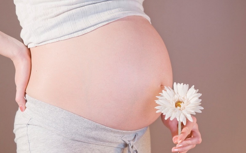 Phụ nữ có thai không nên sử dụng dầu khuynh diệp