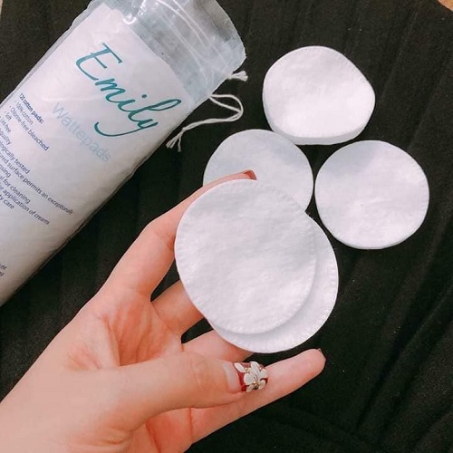 Review 11 bông tẩy trang được chị em tin dùng 2025