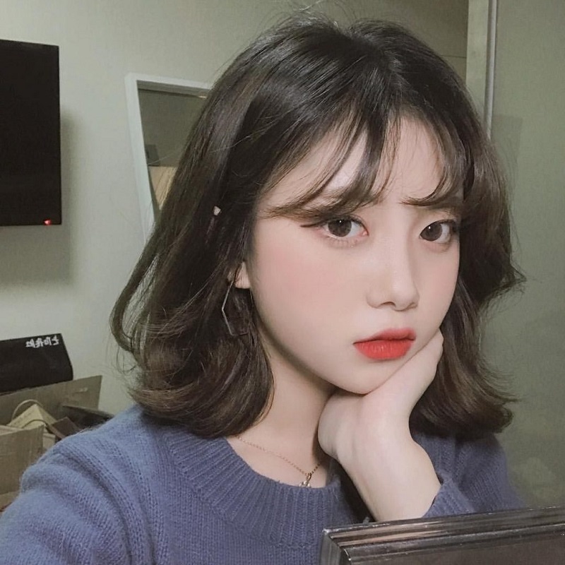 Tóc ngắn uốn đuôi nhẹ