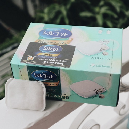 Review 11 bông tẩy trang được chị em tin dùng 2025