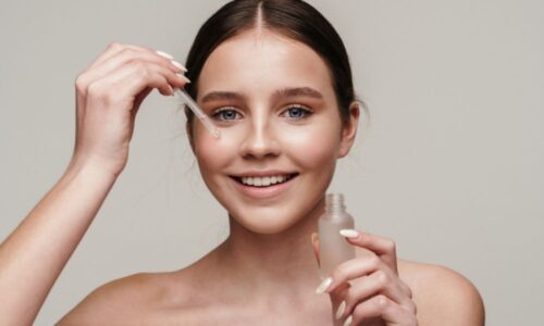Serum là gì? Review 7 loại serum hot 2025 được nhiều người "săn lùng"