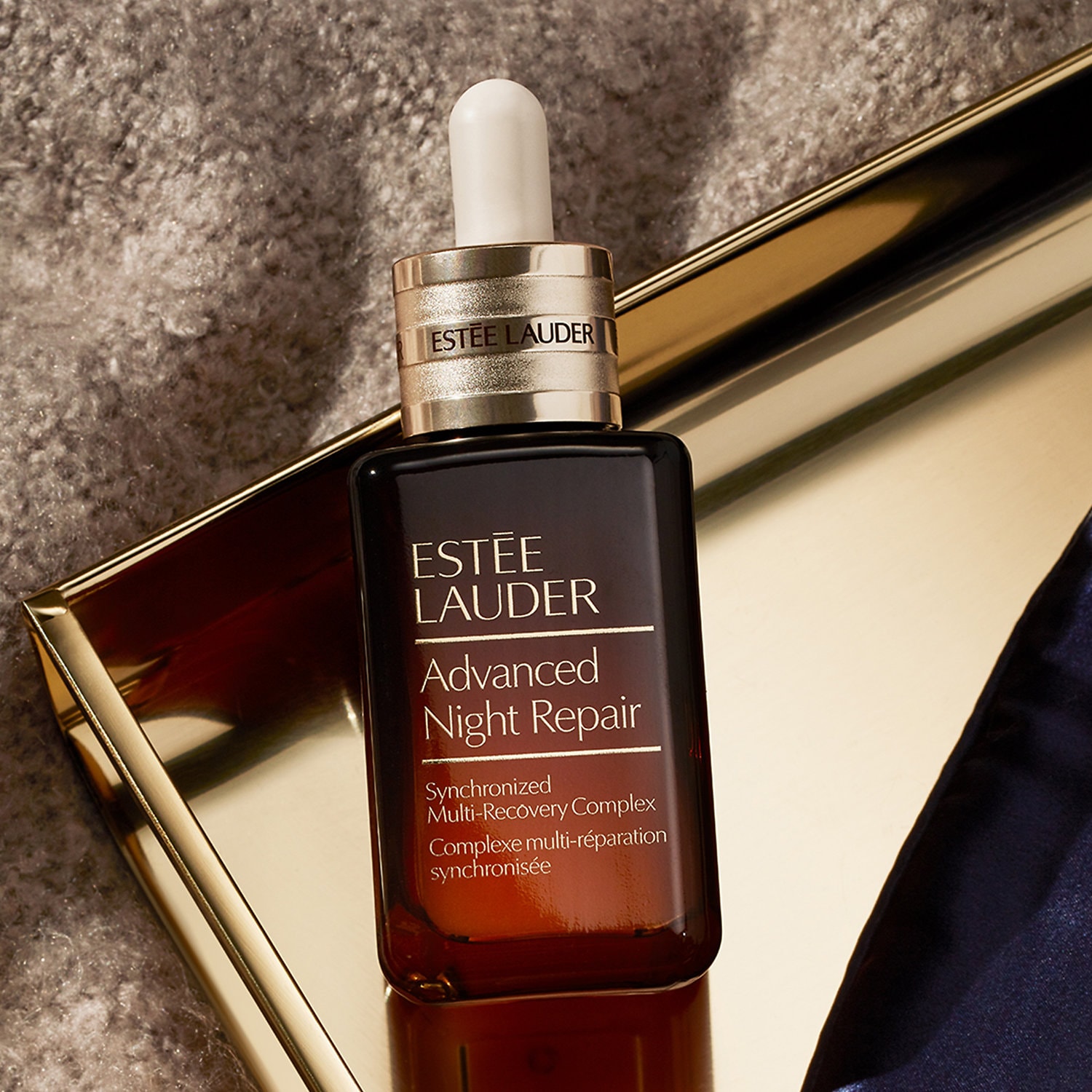 Serum là gì? Review 7 loại serum hot 2025 được nhiều người “săn lùng”