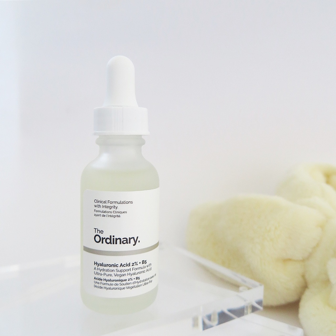 Serum là gì? Review 7 loại serum hot 2025 được nhiều người “săn lùng”