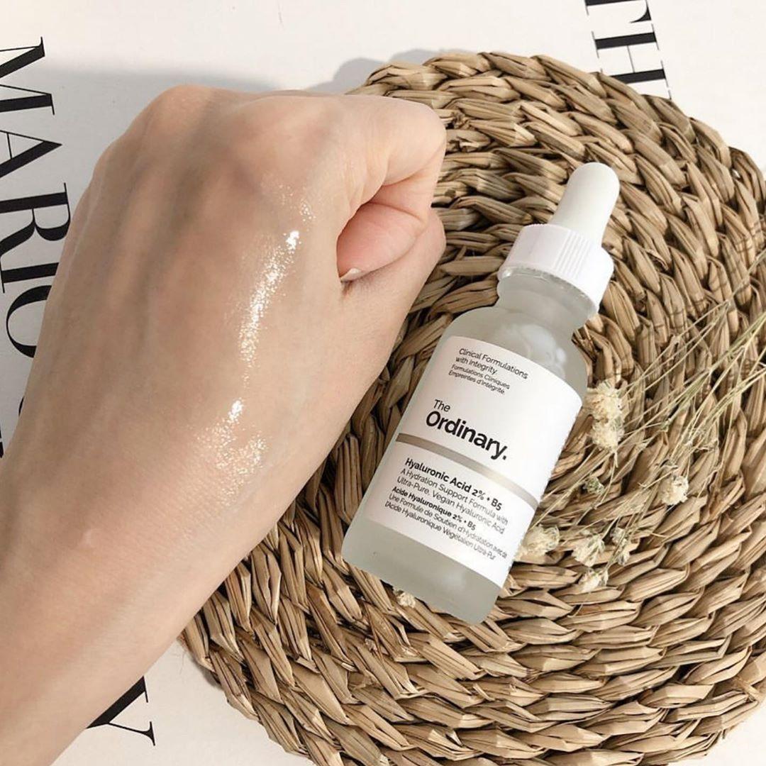 Serum là gì? Review 7 loại serum hot 2025 được nhiều người “săn lùng”