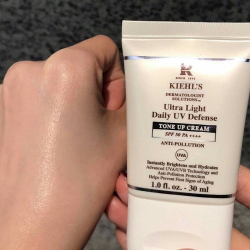 Review 6 kem chống nắng nâng tone da “xịn sò” được các tín đồ làm đẹp yêu thích 2025