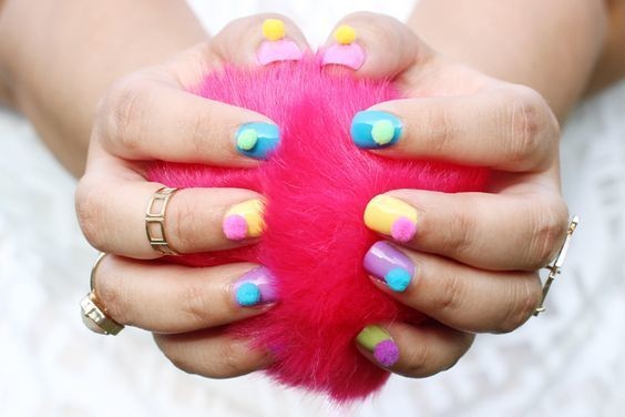 nail pom _24