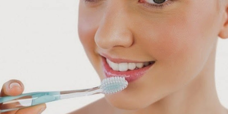 Kem đánh răng cũng giúp làm môi nhỏ lại