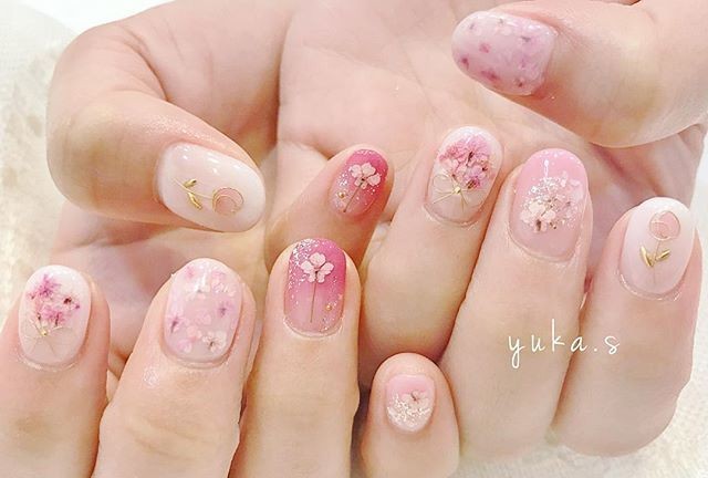 nail hoa trên nền hồng_2