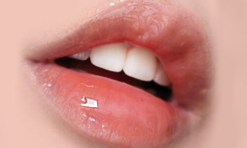 Review 12 son bóng “xịn xò” đáng để chị em đầu tư 2025
