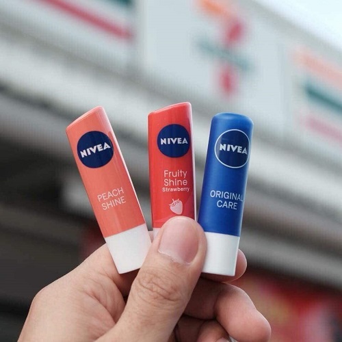 Son trị thâm môi Nivea Fruity