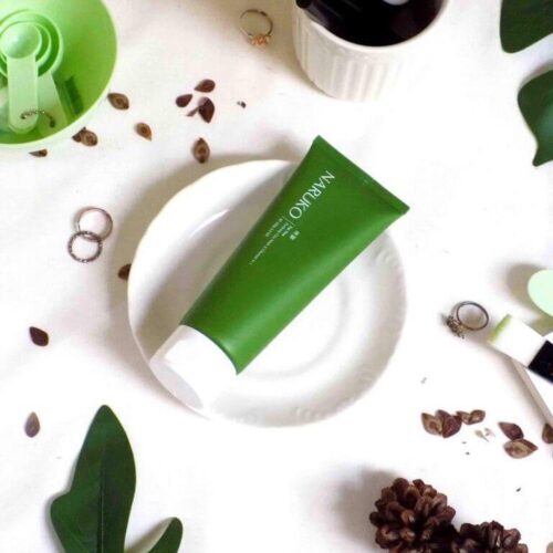 Review 5 sữa rửa mặt trị mụn được chị em săn lùng 2025