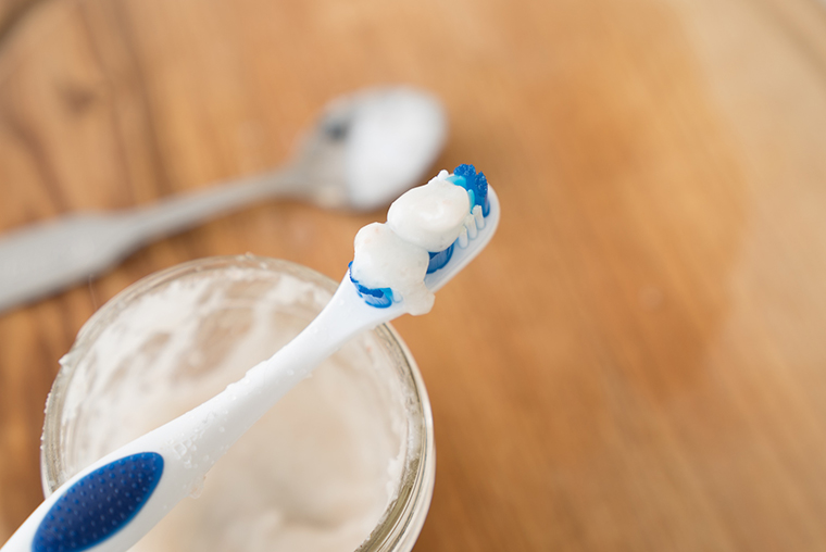 7 cách tẩy tế bào chết cho môi bằng kem đánh răng tại nhà đơn giản mà hiệu quả 8