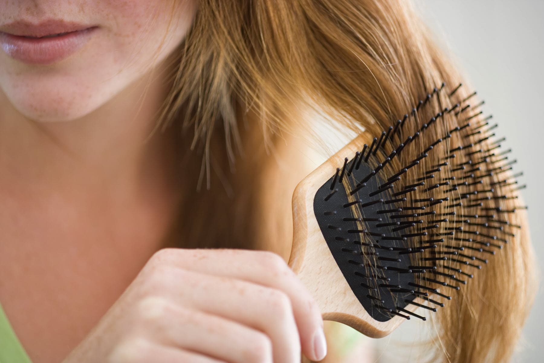 7 mẹo chăm sóc tóc trước khi ngủ khiến tóc trở nên mềm, khỏe mạnh 1