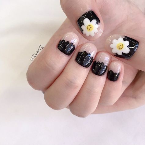 Kiểu nail họa tiết bông hoa