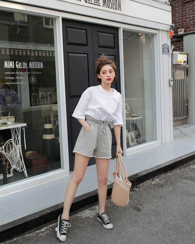 Áo thun mix với quần short