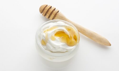 Tips đắp mặt nạ sữa chua không đường với mật ong bạn chưa biết