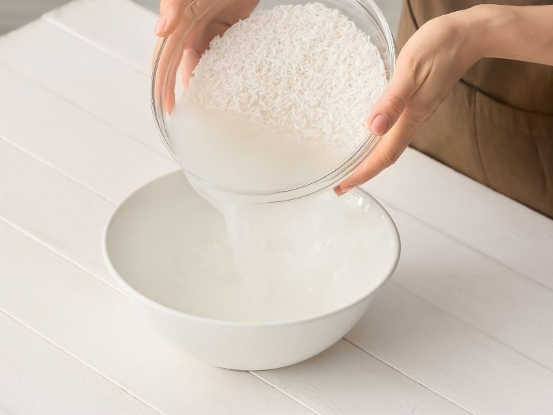 Lọc lấy phần nước vo gạo