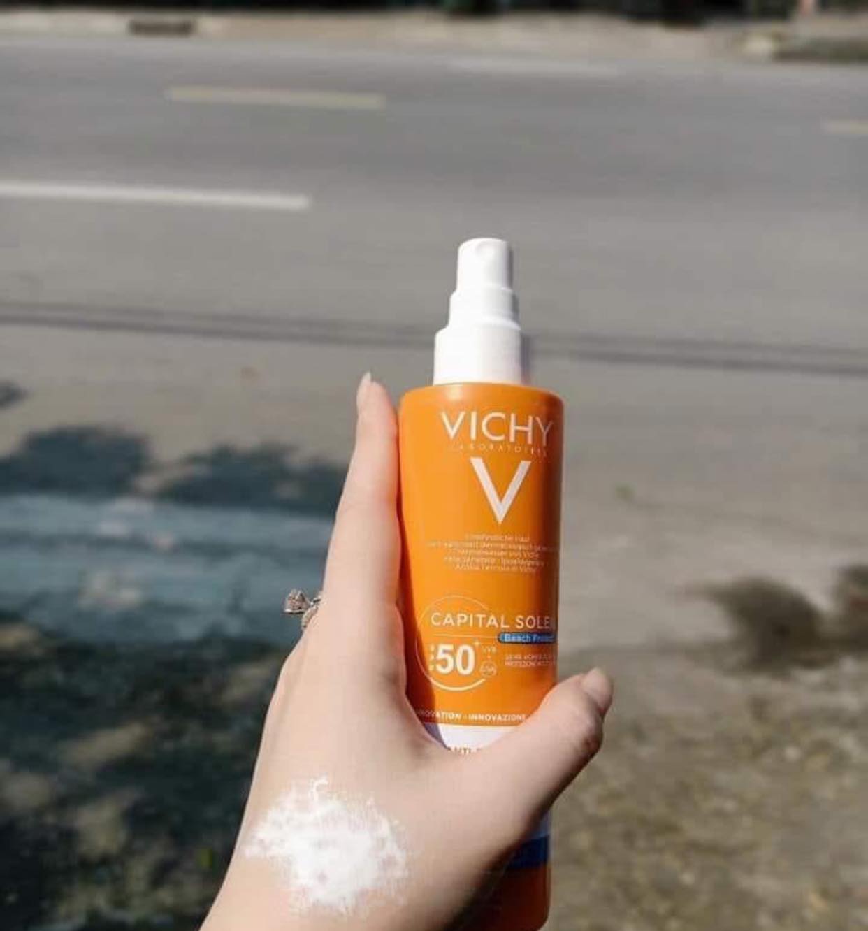 Cách sử dụng xịt chống nắng Vichy
