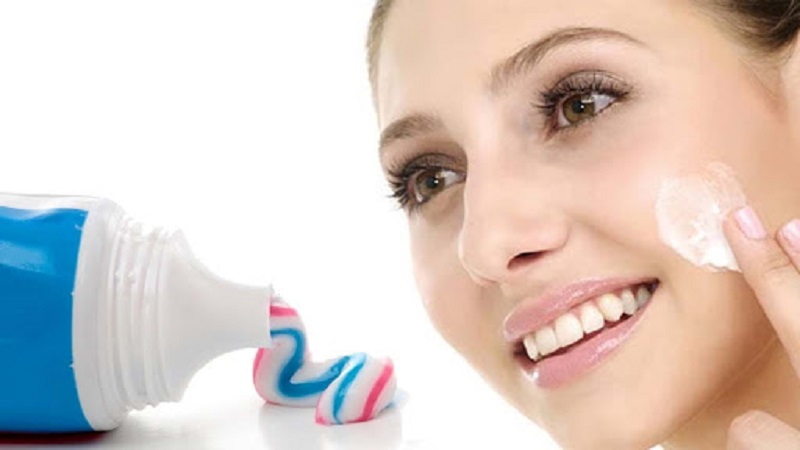 Vì sao người ta truyền tai nhau rằng kem đánh răng có thể trị mụn?