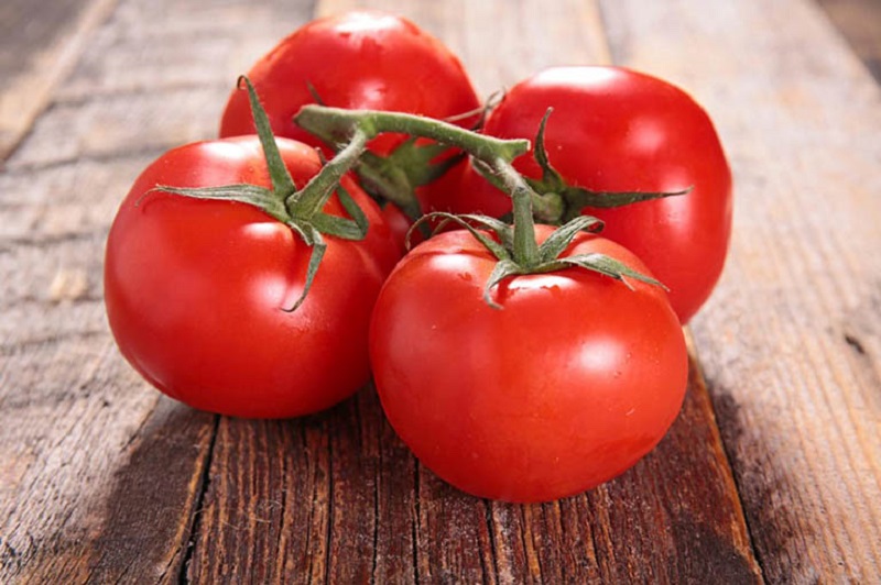 Cách trị mụn cho nam giới ở tuổi dậy thì bằng cà chua