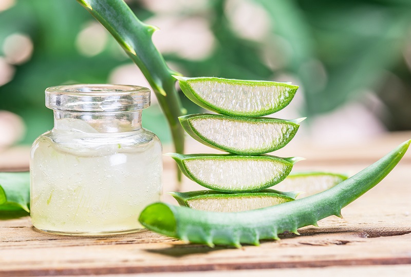 Cách trị vết thâm mụn ở mặt bằng nha đam